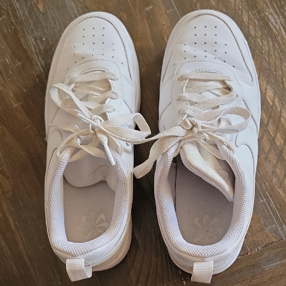 White NIKE AIRFORCE 1s Big Kid 5.5